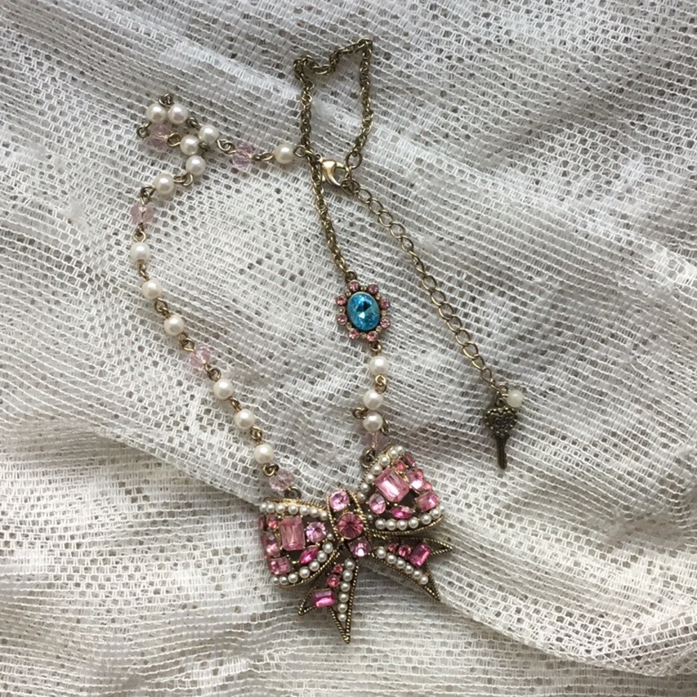 Betsey Johnson pink pearl bow necklace
